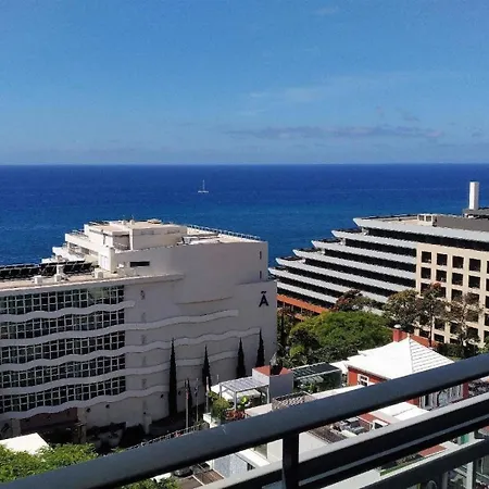 Mit Balkon Und Aussicht In So Martinho *