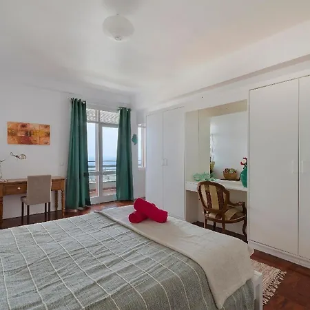 Mit Balkon Und Aussicht In So Martinho Apartment