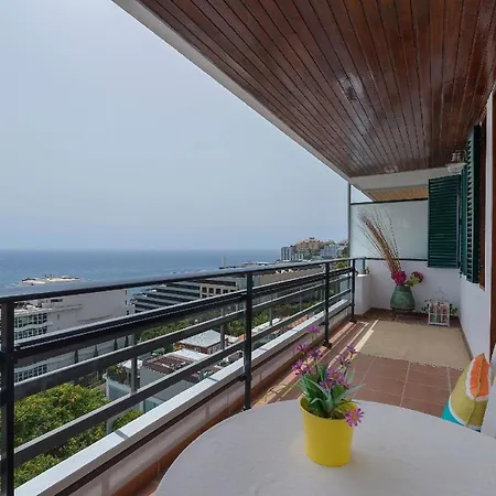 Mit Balkon Und Aussicht In So Martinho *